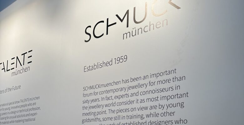 コンテンポラリージュエリーの展覧会 SCHMUCK Münchenの看板